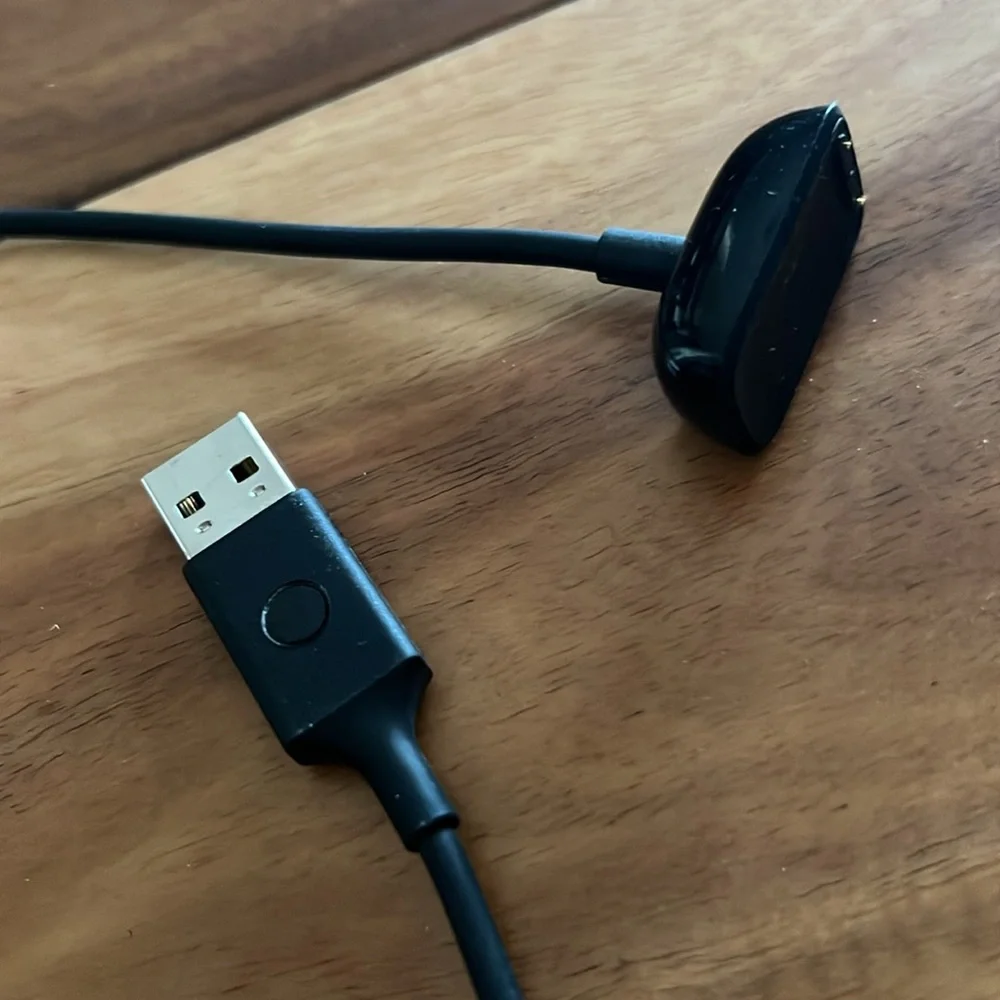 Fitbit Charge 5 Charging Cord & 1 Navy Band